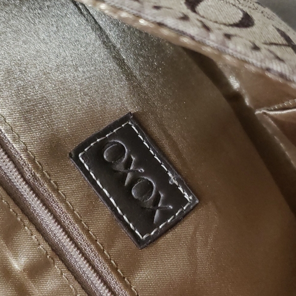 SALE‼️ XOXO clutch - Picture 4 of 6